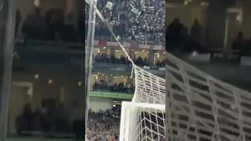 Aficionados de Tigres orinan en vasos y lo avientan a fans de Monterrey