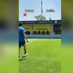 Henry Martín vs Julián Quiñones, el reto de puntería sin ver