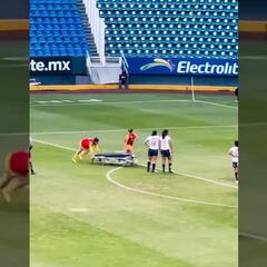 Jugadoras de Tigres fungieron de camilleras en la lesión de Nayeli Rangel