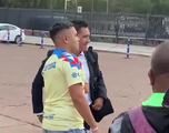 Fernando Guerrero se toma fotos con fans del América previo al Clásico Capitalino