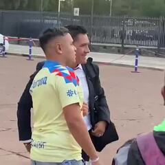 Fernando Guerrero se toma fotos con fans del América previo al Clásico Capitalino