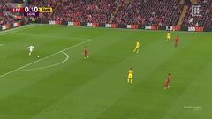 El ex del Atleti Grbic encaja el gol tonto del año de la Premier en Anfield