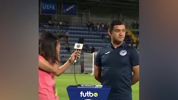 Le dan un pelotazo terrible en la cara en pleno directo y ni se inmuta