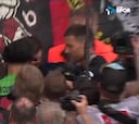 Es ya una escena icónica en la historia de la Bundesliga: Xabi Alonso celebrando así el invicto