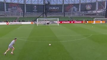 Esto es lo primero que hace Xabi al llegar al estadio
