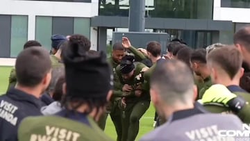 La escena en el ¨²ltimo entreno de Mbapp¨¦ con el PSG se hace viral por esto de Luis Enrique