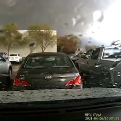 El vídeo de un tornado destrozando una nave industrial en Estados Unidos con 70 trabajadores dentro