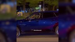 Rüdiger celebrando la victoria desde su coche por las calles de Madrid es de lo más ‘heavy’ que se va a ver