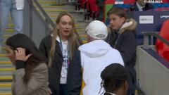 Ancelotti’s sweet gesture to wife goes viral as Raúl and Solari’s reactions dominate attention