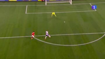 La jugada de Mbapp¨¦ que nadie en Europa se va a creer: era gol, gol o gol