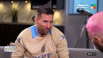 Dif¨ªcil ver a Messi tan emocionado: un periodista le ense?a su tatuaje y vean su reacci¨®n