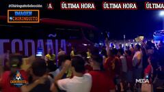 La Selección se marchó de Badajoz sin pararse a firmar a la gente y así les despidieron