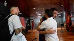 Los campeones de Europa llegan a la concentración de España