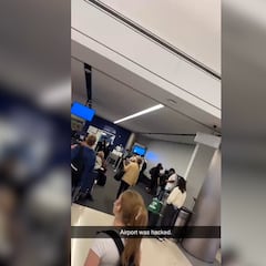 Las consecuencias del colapso a nivel mundial: pantallas azules en el aeropuerto de Los Ángeles
