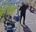 Se lleva el aplauso de todos en redes por arrojar fuera de la carretera a un aficionado en el Tour