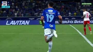 Se rompe los ligamentos de la rodilla, vuelve a probarse y lo que sucede ya es viral