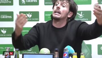 Entrenador y vicepresidente rival se pelean en sala de prensa: la bronca del año en España