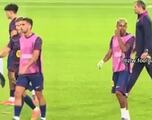 El ‘feo’ gesto de Lamine Yamal antes de jugar contra el PSG con un integrante del cuerpo técnico