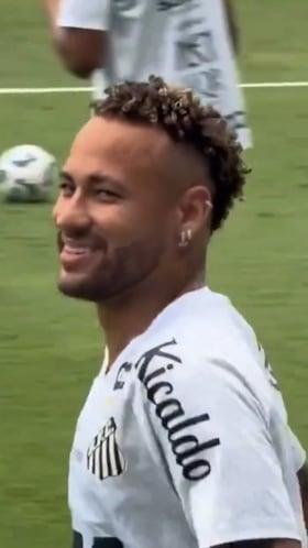 Le gritan a Neymar desde la grada “te doy mi rodilla para que puedas jugar”: su respuesta desprende un aura icónica