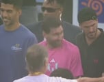 El extraño momento de Messi en India que tuvo que solucionar De Paul al momento: el vídeo suma 3 millones de visitas
