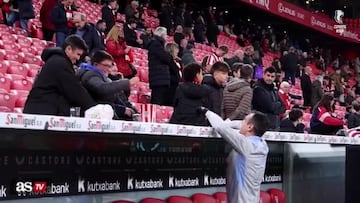 El detallazo de Kike García con unos aficionados en San Mamés: No se había visto nunca antes