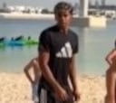 3M de visitas: Lamine Yamal pregunta a unos niños de una playa de Dubái si puede jugar con ellos al fútbol...