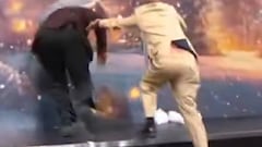 Shaquille O’Neal se estampa en directo contra un panel enorme de la televisión americana