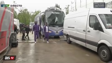 Las caras de Vinicius y Endrick al bajarse del bus en Vitoria: más que significativas