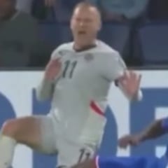 La durísima entrada de Tchouaméni que provocó su expulsión directa: llega muy tarde