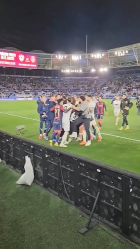 Sale a la luz una toma desde la grada de la tangana del Levante vs. Valencia: vean a Danjuma