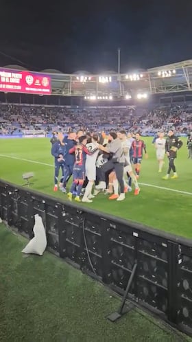 Sale a la luz una toma desde la grada de la tangana del Levante vs. Valencia: vean a Danjuma