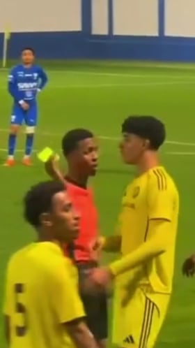 Cristiano Ronaldo Jr, viral en redes por una polémica en pleno partido: así salió del campo...