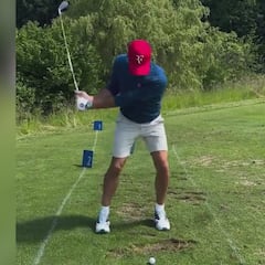 Roger Federer wows fans with surprise golf swing on Instagram!