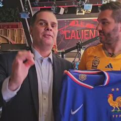 Martinoli enseña como se pronuncia “Gignac” y el jugador lo felicita