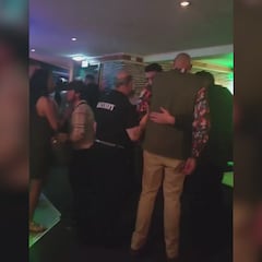 Boxing champ Tyson Fury, drunk and escorted from an English pub, takes a tumble outside