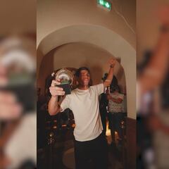 El fiestón de Alcaraz en París tras ganar Roland Garros