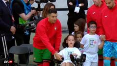 Cristiano’s touching gesture to a girl in a wheelchair captivates everyone