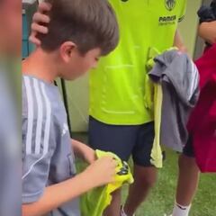 El gesto de Thiago Messi más aplaudido: todos se peleaban por una camiseta suya