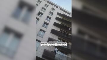 Un hombre escala cuatro pisos para salvar a un niño que se quedó colgado de un balcón