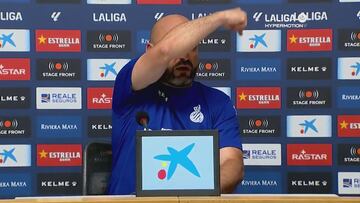 El plausible gesto del entrenador del Espanyol nada más sentarse en la sala de prensa: “No me jodáis”