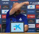 El plausible gesto del entrenador del Espanyol nada más sentarse en la sala de prensa: “No me jodáis”