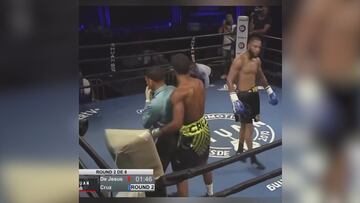 Un boxeador le da un puñetazo al juez tras finalizar su pelea: deben ver lo que hace el árbitro