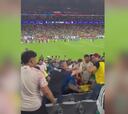 Lanza un puñetazo y el contraataque que recibe es tan brutal que le deja KO ipso facto en la Copa América