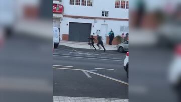 Una mujer retenida por la Guardia Civil echa a correr y se da a la fuga 