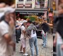 Pelea entre alemanes e ingleses en plena calle durante la Euro: vean lo que hace el español para intentar pararla