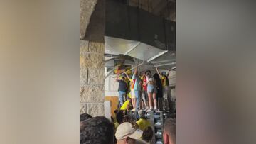 Anarchy erupts: fans invade Copa AmÉrica venue through ventilation system!