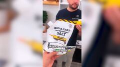 Una mujer muestra el utensilio para matar y deshacerse de las moscas que compró su marido: viral