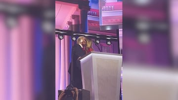 Melania’s surprise appearance on stage leaves Trump stunned at the end of his speech