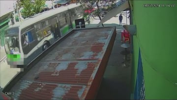 Teen thief fatally struck by bus moments after snatching phone in São Paulo