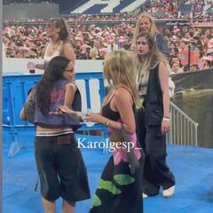 El baile de Ester Expósito en el Bernabéu durante el concierto de Karol G que arrasa en redes